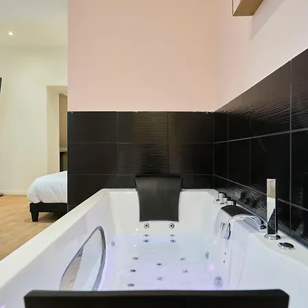 Daire Ng Suitehome - / Calais - Balneo